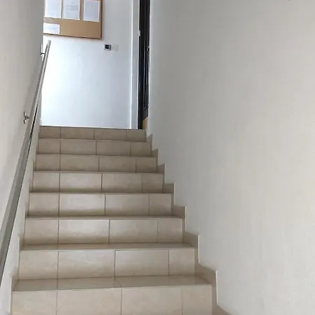 Mia *